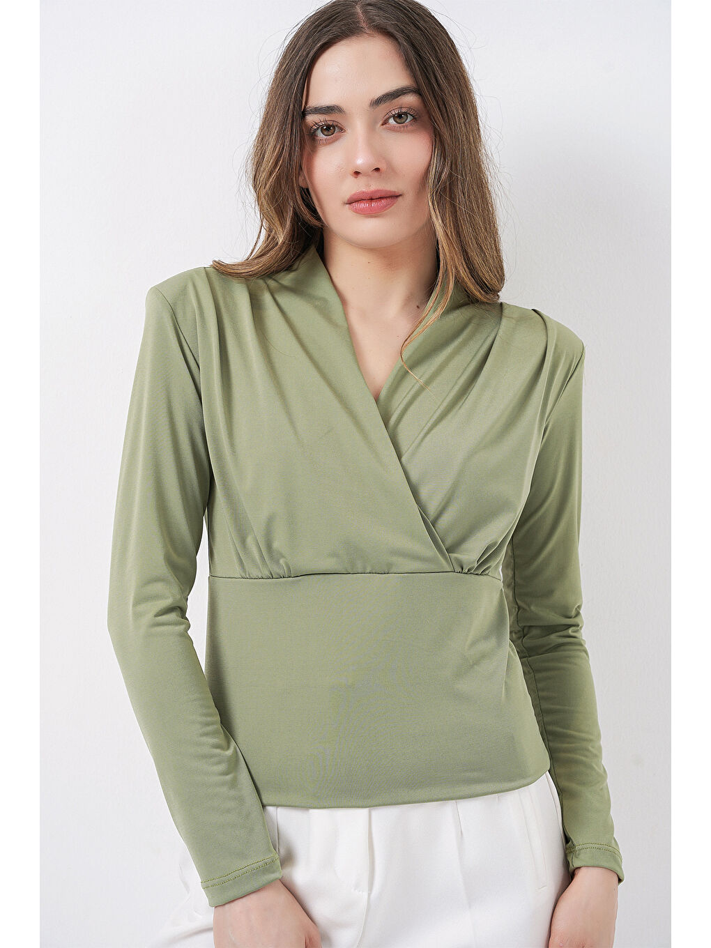 Kadın Omuz Vatkalı Kruvaze Yaka Bluz 942 - E.Yeşil-3