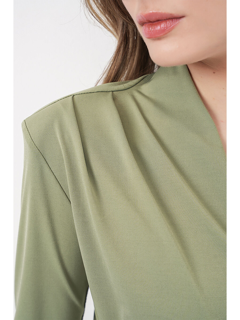 Kadın Omuz Vatkalı Kruvaze Yaka Bluz 942 - E.Yeşil-4