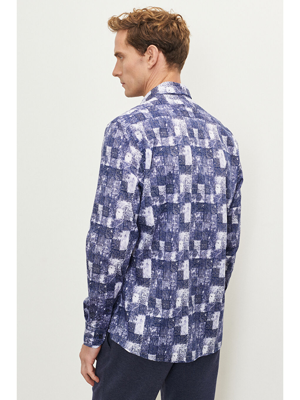 Erkek Lacivert Slim Fit Dar Kesim Düğmeli Yaka %100 Pamuk Baskılı Gömlek-3