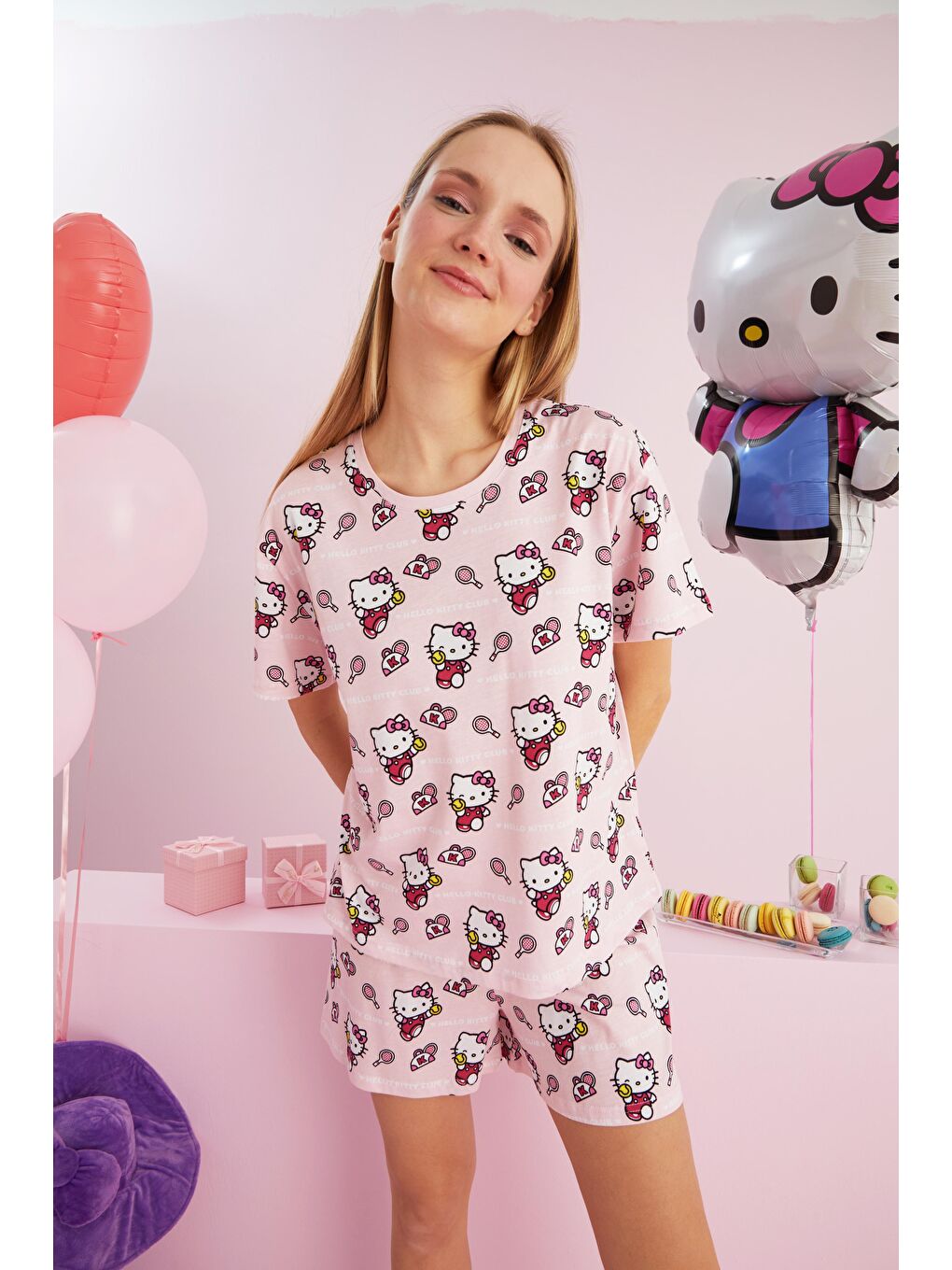 SİYAH İNCİ Pembe Hello Kitty Lisanslı %100 Pamuk Pembe Çok Renkli Bisklet Yaka Şort Pijama Takım - 1