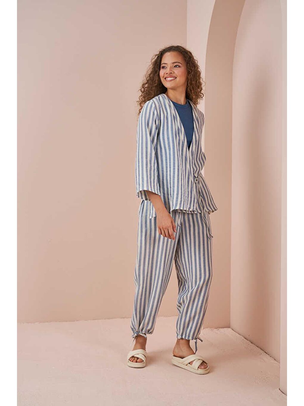 Beyaz Kruvaze Kimono Bluz Müslin İnce Çizgili Mavi-2