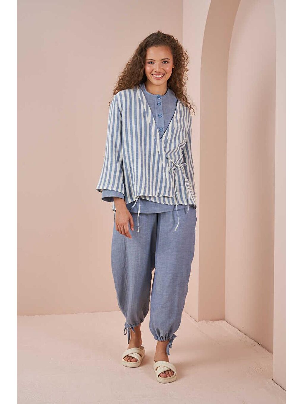 Beyaz Kruvaze Kimono Bluz Müslin İnce Çizgili Mavi-4