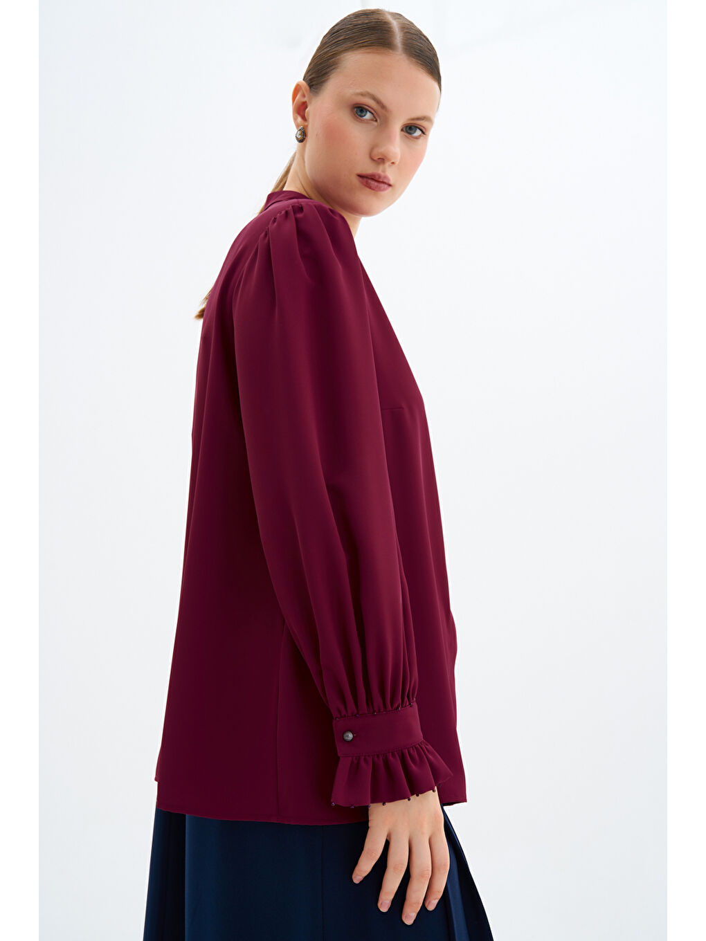 Mürdüm Hakim Yaka Kolları Fırfırlı Bluz-2