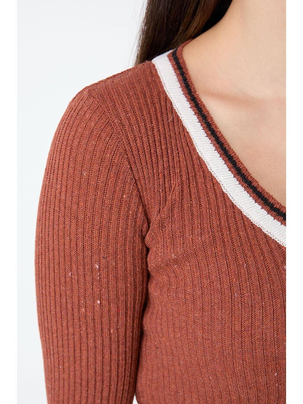 Kruvaze Yaka Kadın Kahverengi Triko Kazak - 23529-3