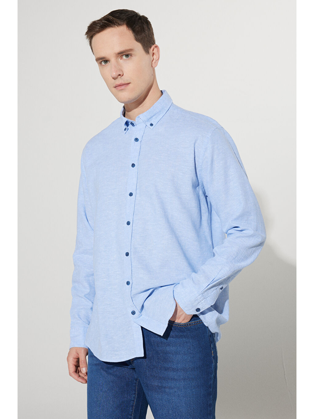 Erkek Mavi Comfort Fit Rahat Kesim Düğmeli Yaka Keten Gömlek-2