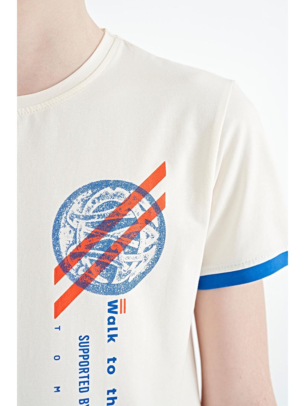 Ekru Baskı Detaylı O Yaka Standart Kalıp Erkek Çocuk Tişört - 11131-2