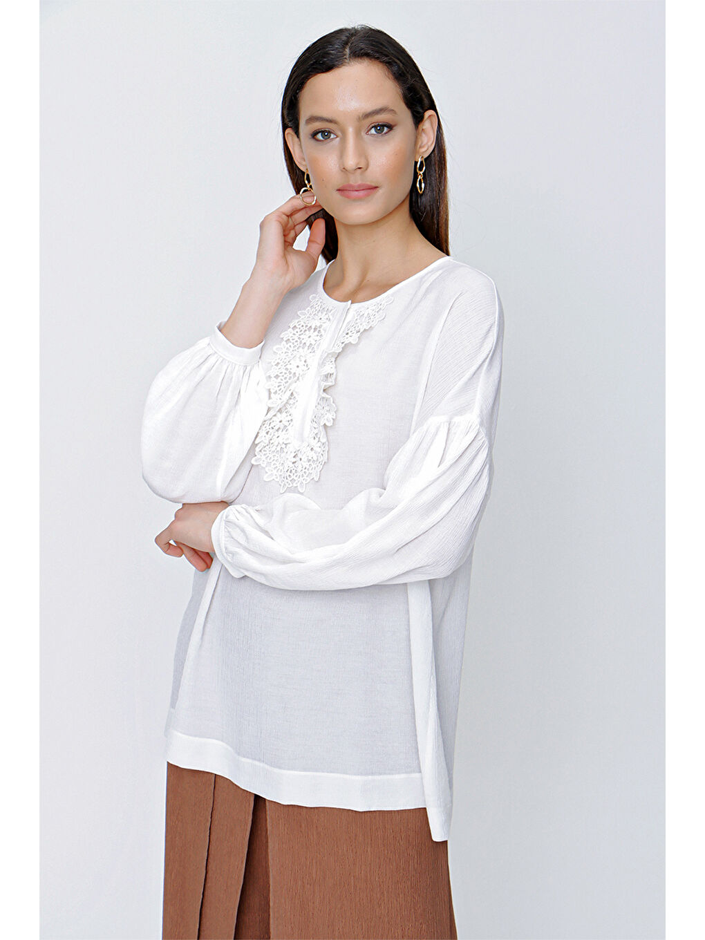 Ekru Patı Dantel Detaylı Bluz-1