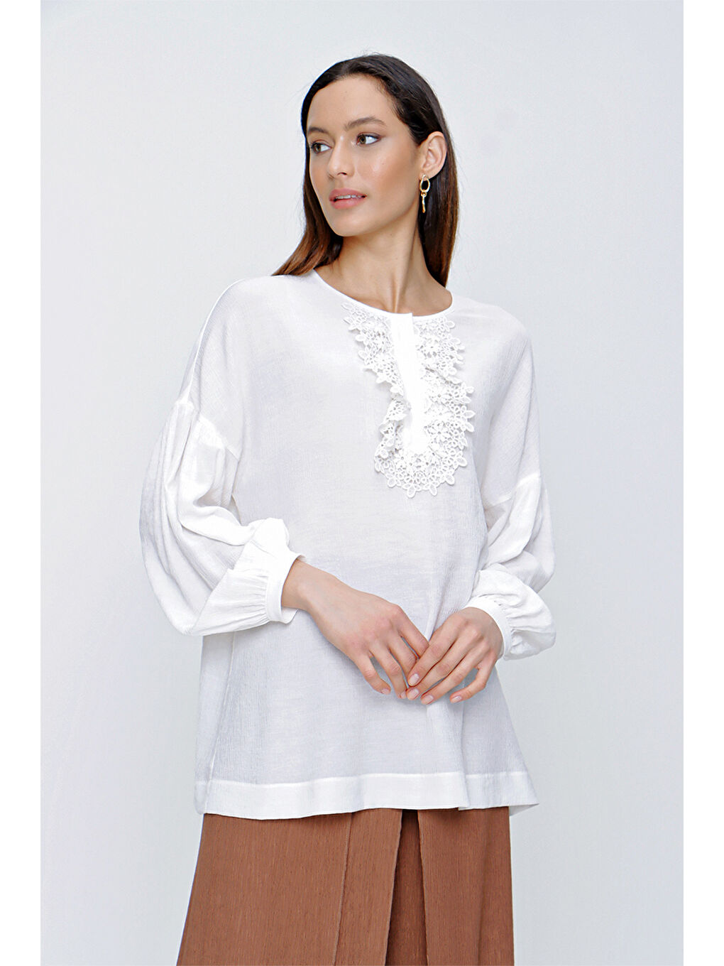 Ekru Patı Dantel Detaylı Bluz-3