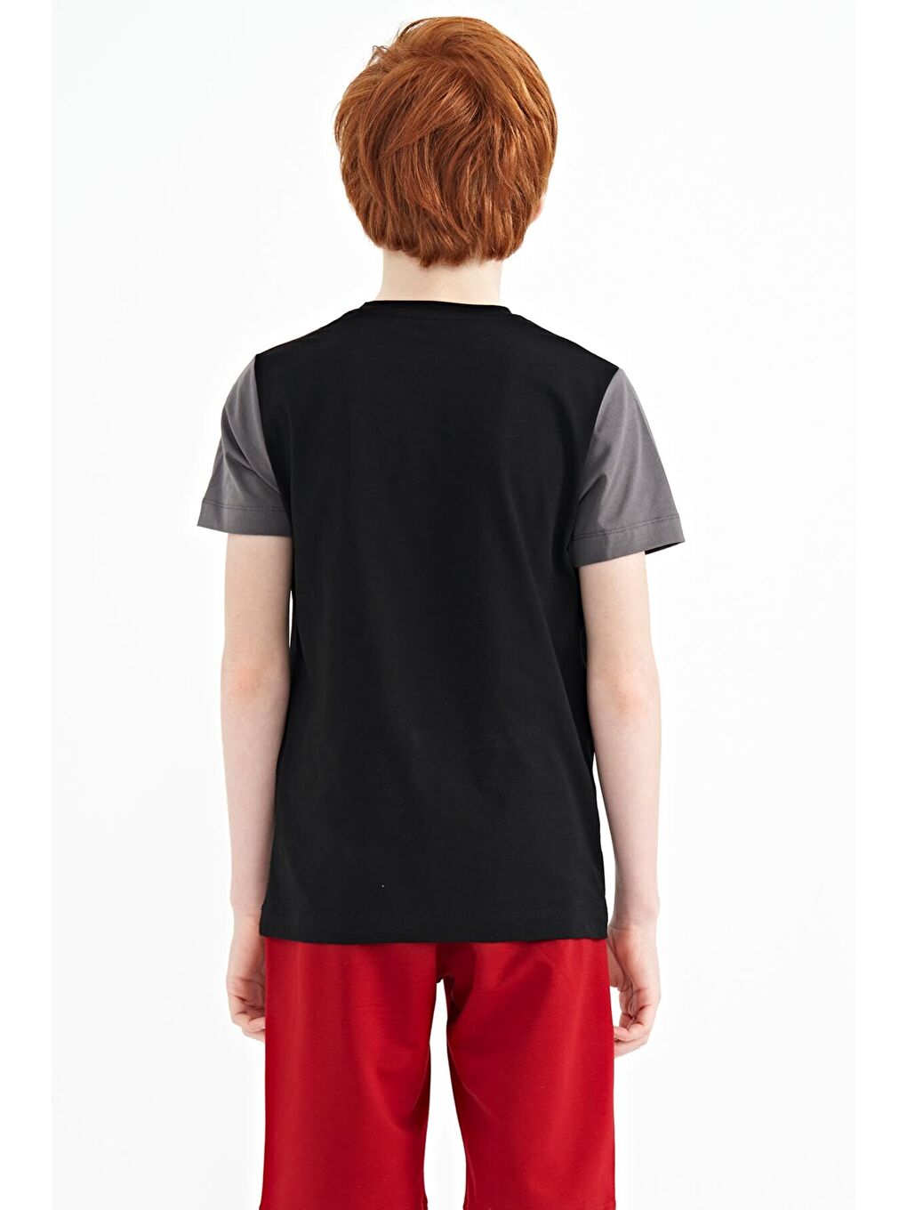 Siyah Yazı Baskılı Renk Bloklu Standart Kalıp O Yaka Erkek Çocuk Tişört - 11134-4