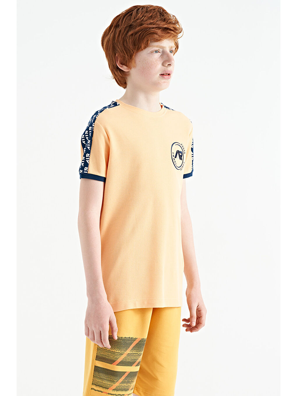 Turuncu Kavun Içi Omuz Baskı Detaylı Standart Kalıp O Yaka Erkek Çocuk Tişört - 11121-4