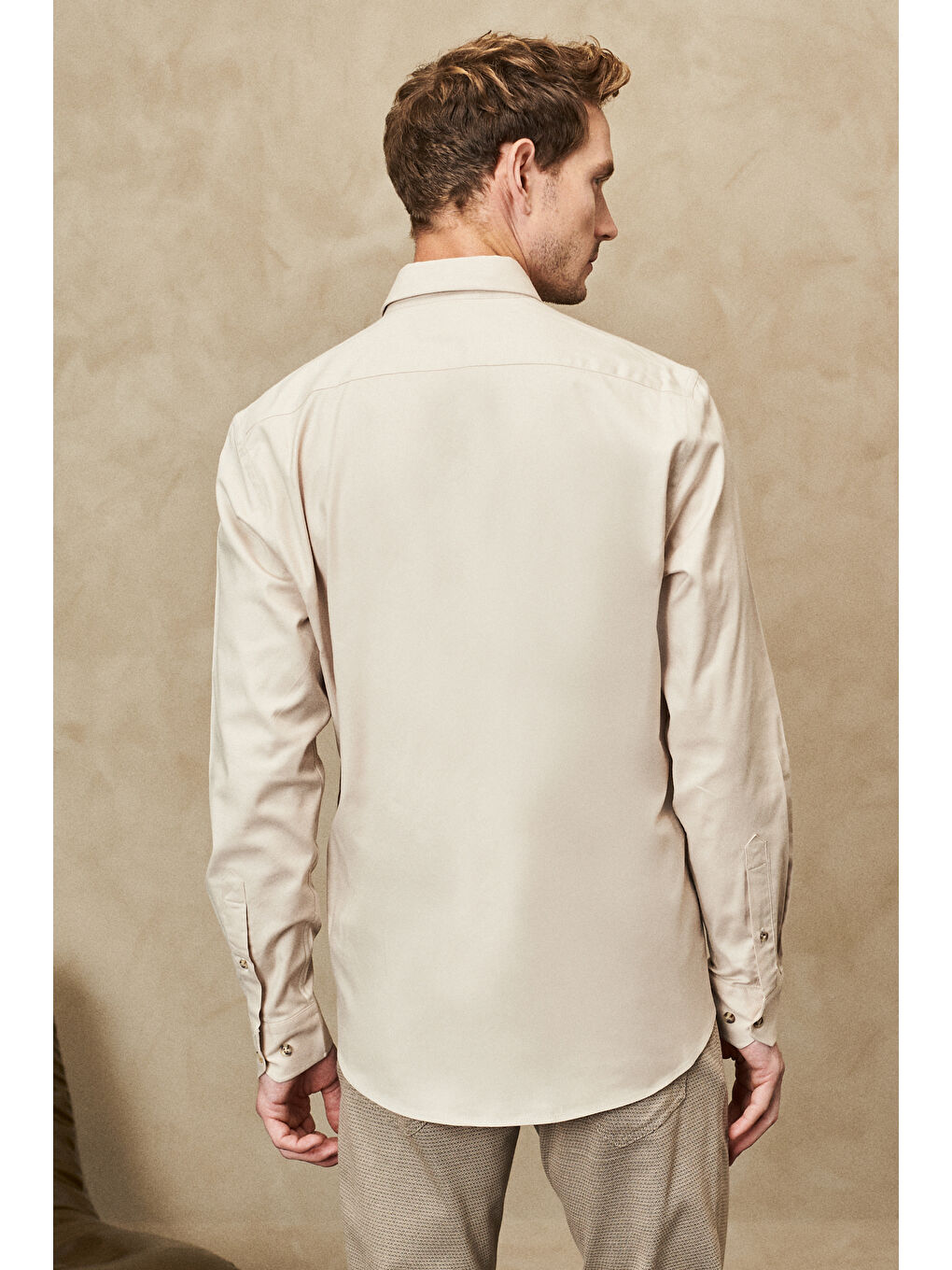 Erkek Bej Slim Fit Dar Kesim Düğmeli Yaka Gabardin Desenli Gömlek-3