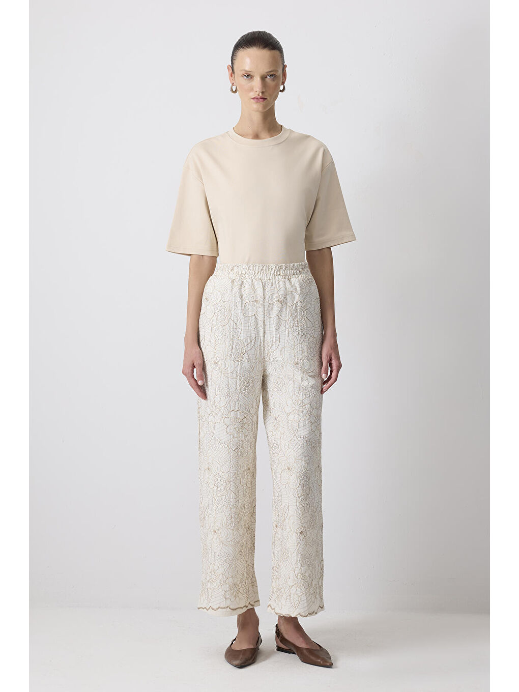 Ekru %100 Pamuklu Nakışlı Pantolon-1