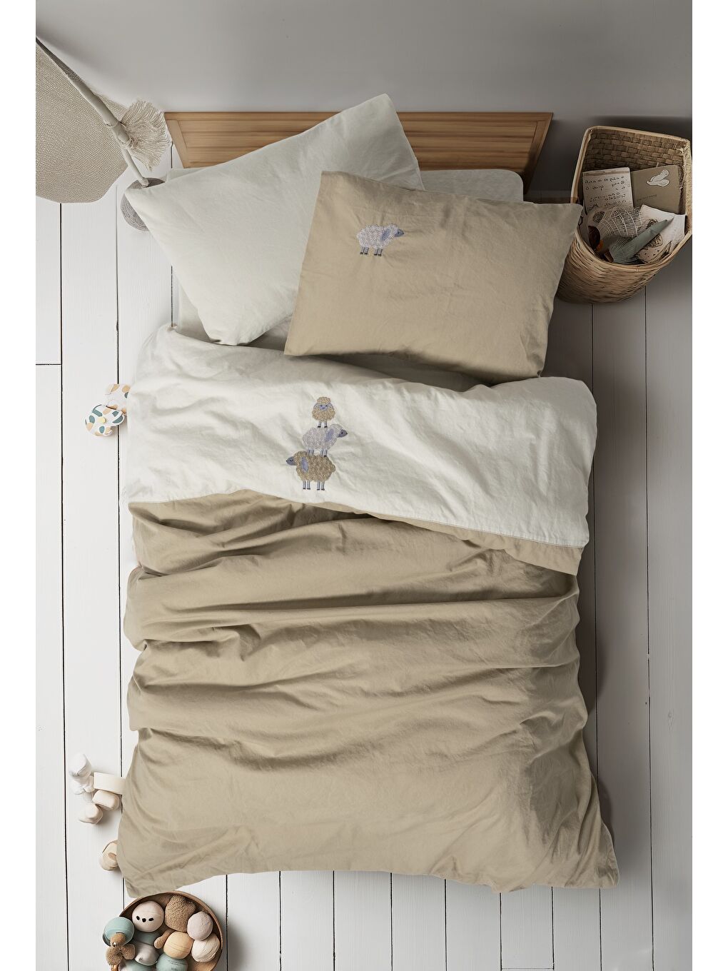 Karışık Pamuk Box Nakişli Bebek Nevresim Takimi Kamp Bej