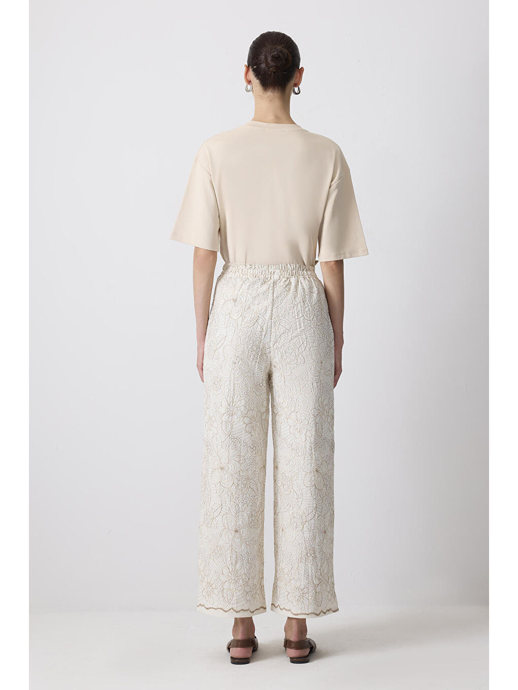 Ekru %100 Pamuklu Nakışlı Pantolon-3