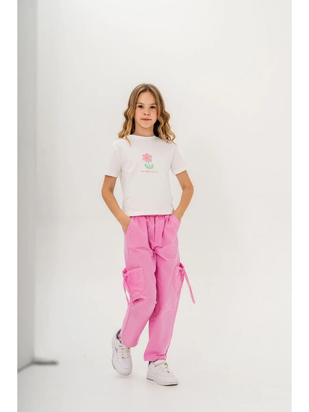 Karışık Kız Çocuk Pamuklu Beyaz Çiçek Baskılı T-Shirt Ve Pembe Cepli Pantolon Takım-5