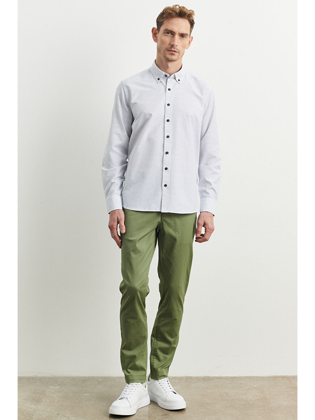 Erkek Haki Slim Fit Dar Kesim Düğmeli Yaka Baskılı Gömlek-1