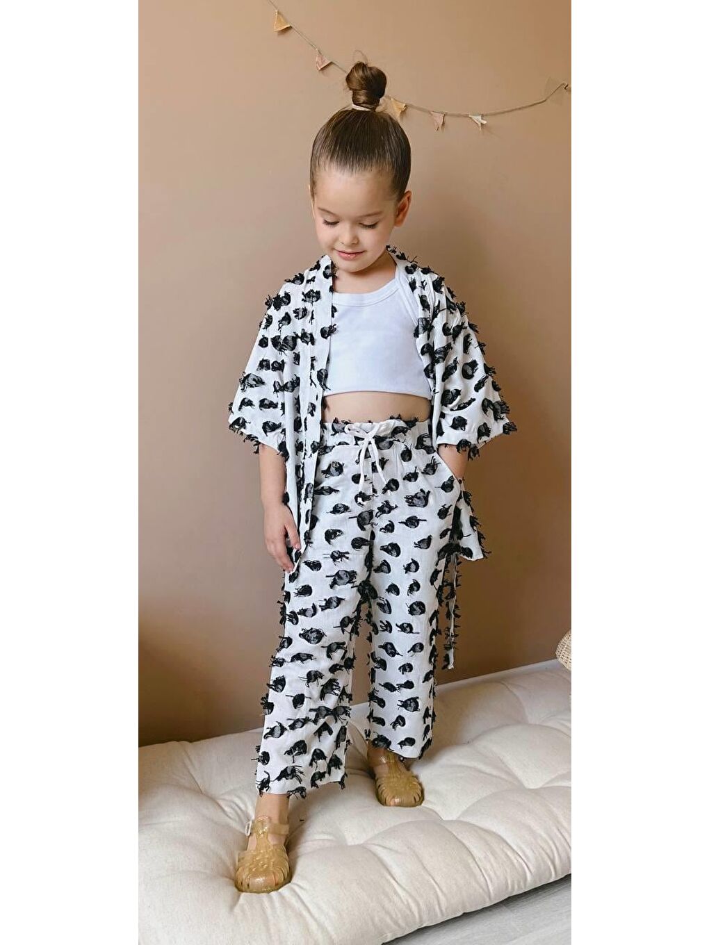 Siyah Kız Çocuk Pamuklu Beyaz  Püskül Detaylı Kimono Ve Pantolon Takım
