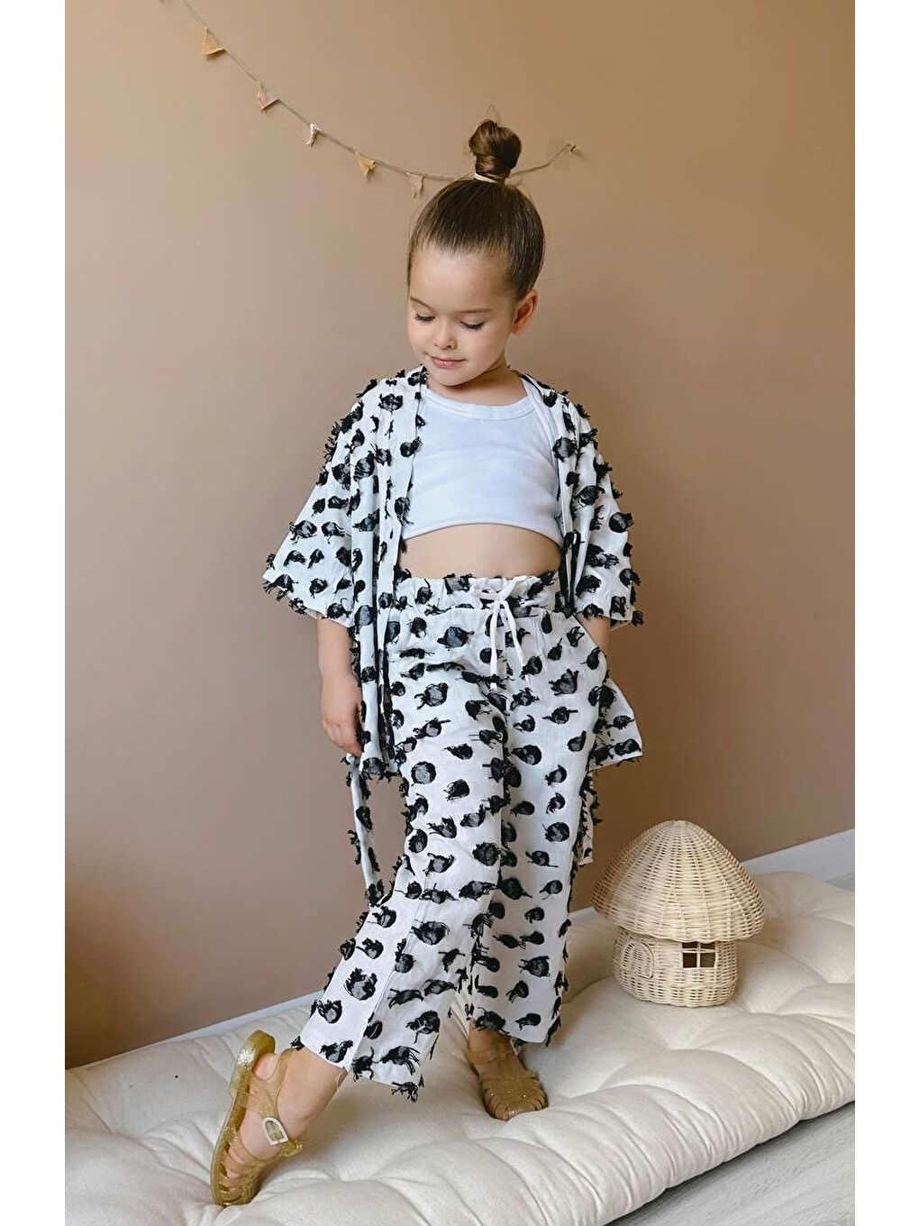 Siyah Kız Çocuk Pamuklu Beyaz  Püskül Detaylı Kimono Ve Pantolon Takım-1