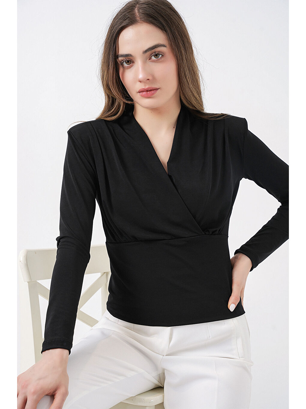 Kadın Omuz Vatkalı Kruvaze Yaka Bluz 942 - Siyah-1