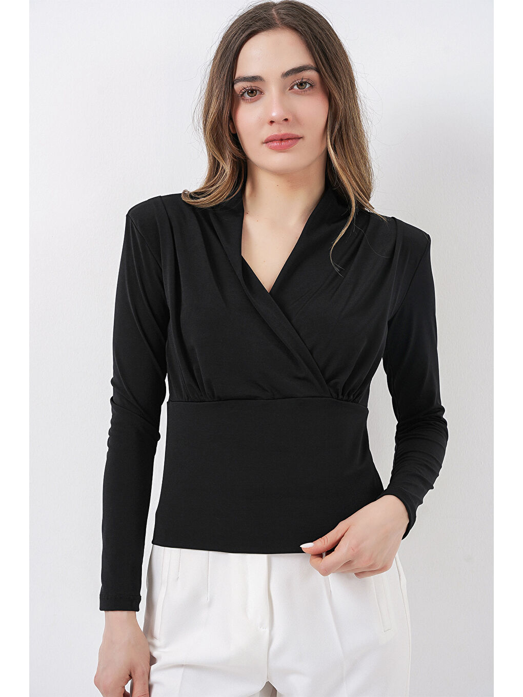 Kadın Omuz Vatkalı Kruvaze Yaka Bluz 942 - Siyah-3