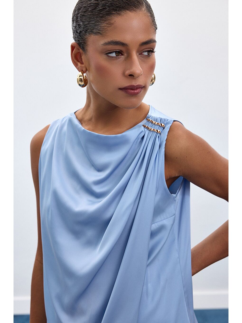 Aksesuar Detaylı Kolsuz Bluz - Bebe Mavi-6