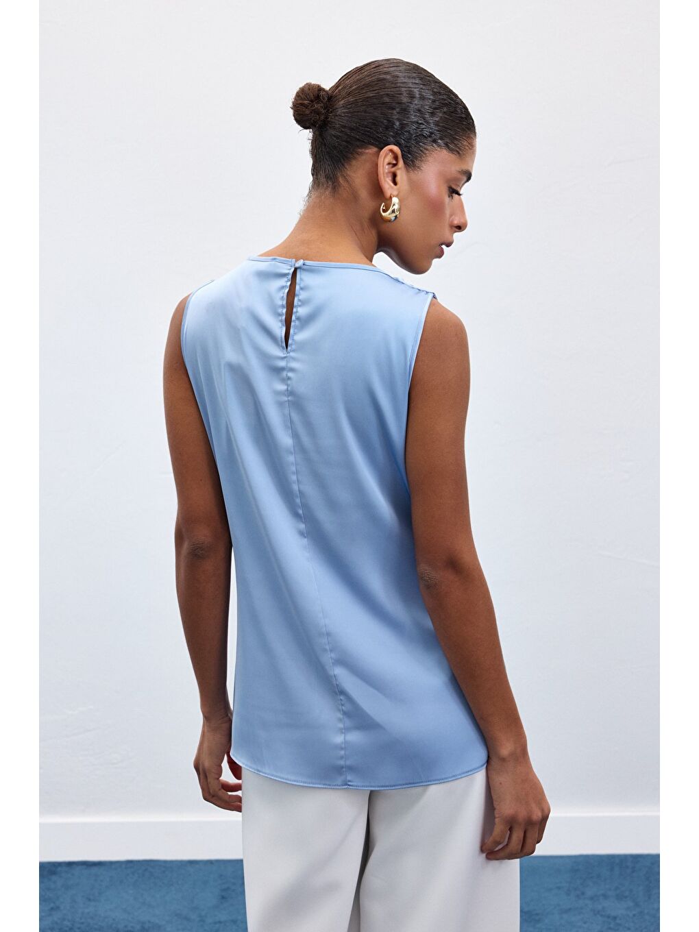 Aksesuar Detaylı Kolsuz Bluz - Bebe Mavi-7