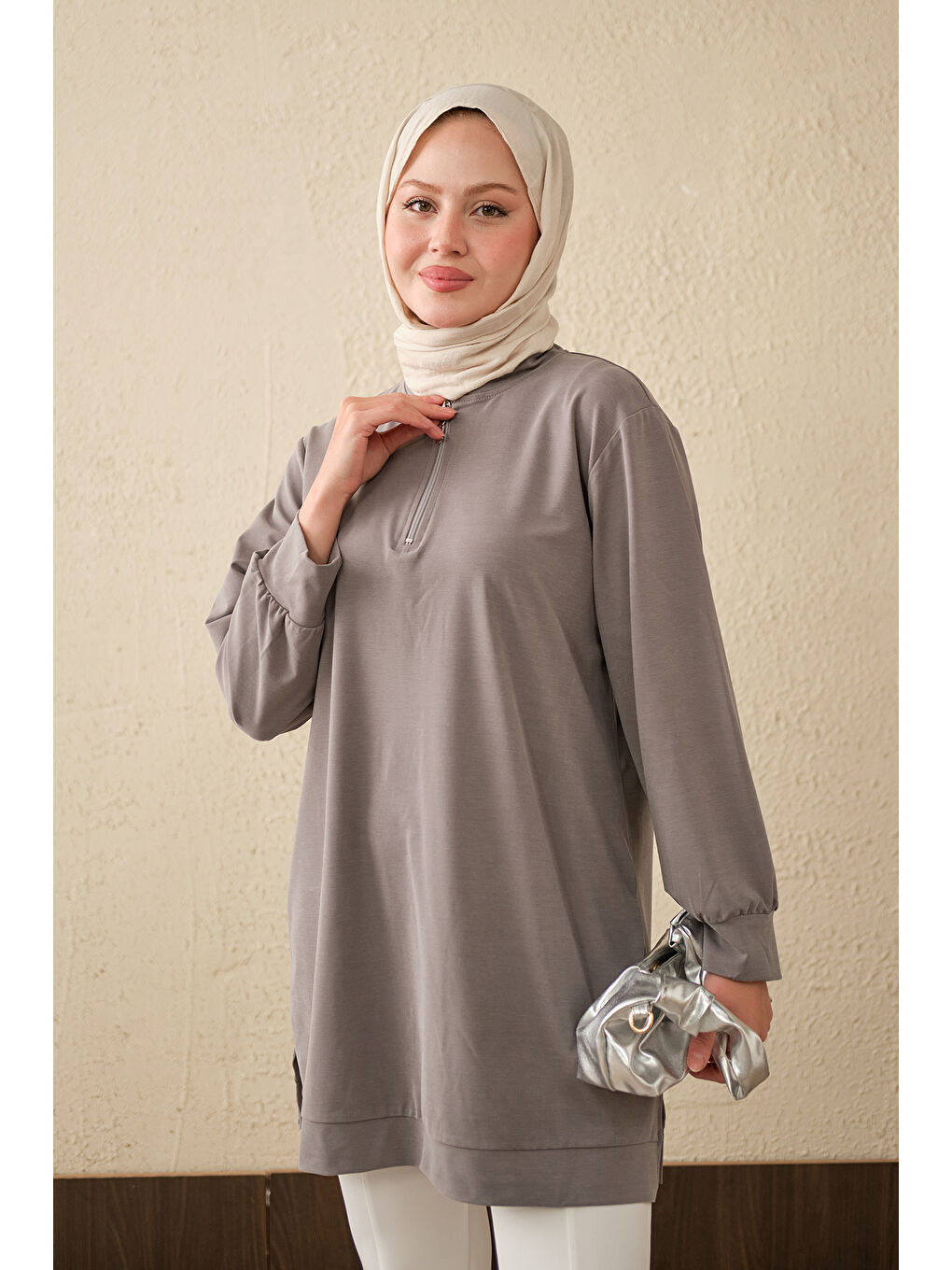 Kadın Yarım Fermuarlı Yırtmaçlı Bisiklet Yaka Uzun Tunik Gri-1