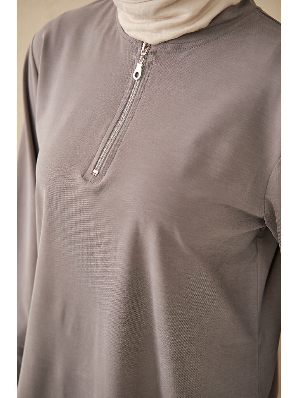 Kadın Yarım Fermuarlı Yırtmaçlı Bisiklet Yaka Uzun Tunik Gri-4