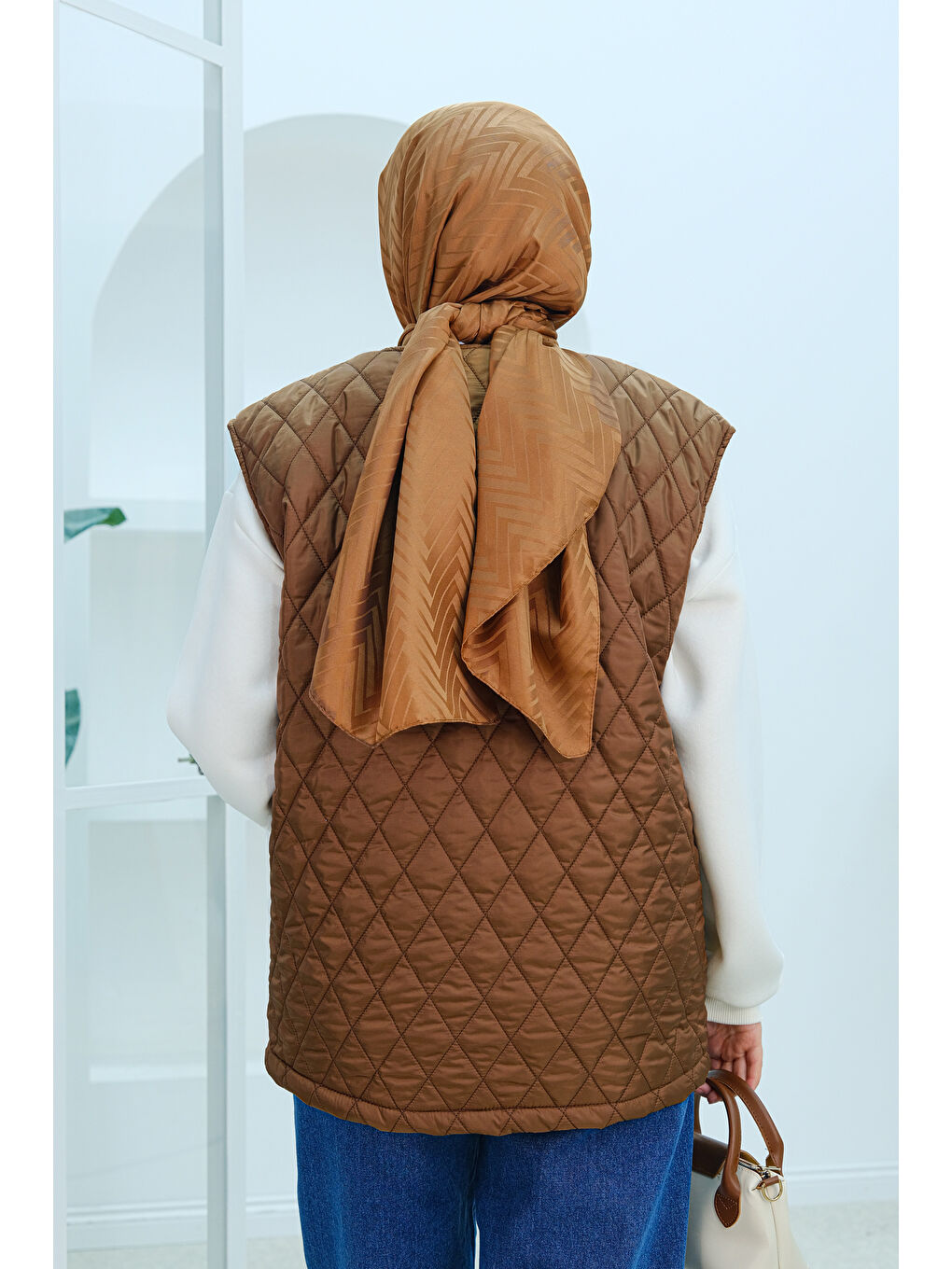 Kahverengi Taş Detaylı Kapitone Yelek Taba-2