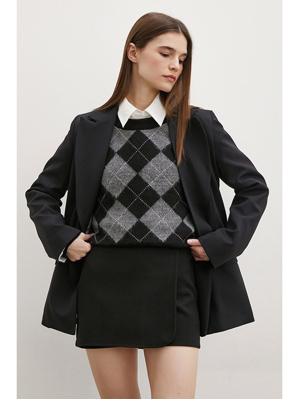 Önü Katlı Kaşe Etek Siyah