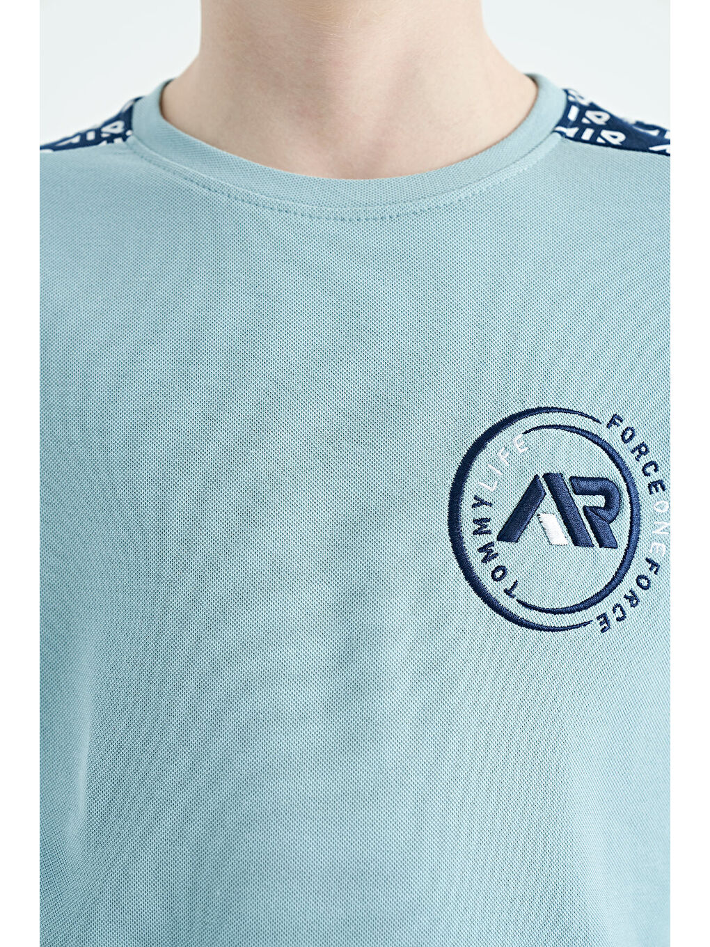 Açık Mavi Omuz Baskı Detaylı Standart Kalıp O Yaka Erkek Çocuk Tişört - 11121-2