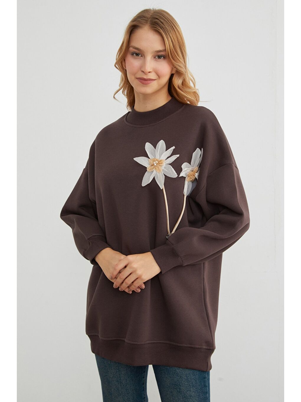 Kahverengi 3 İplik Çiçek Aksesuarlı Oversize Tunik