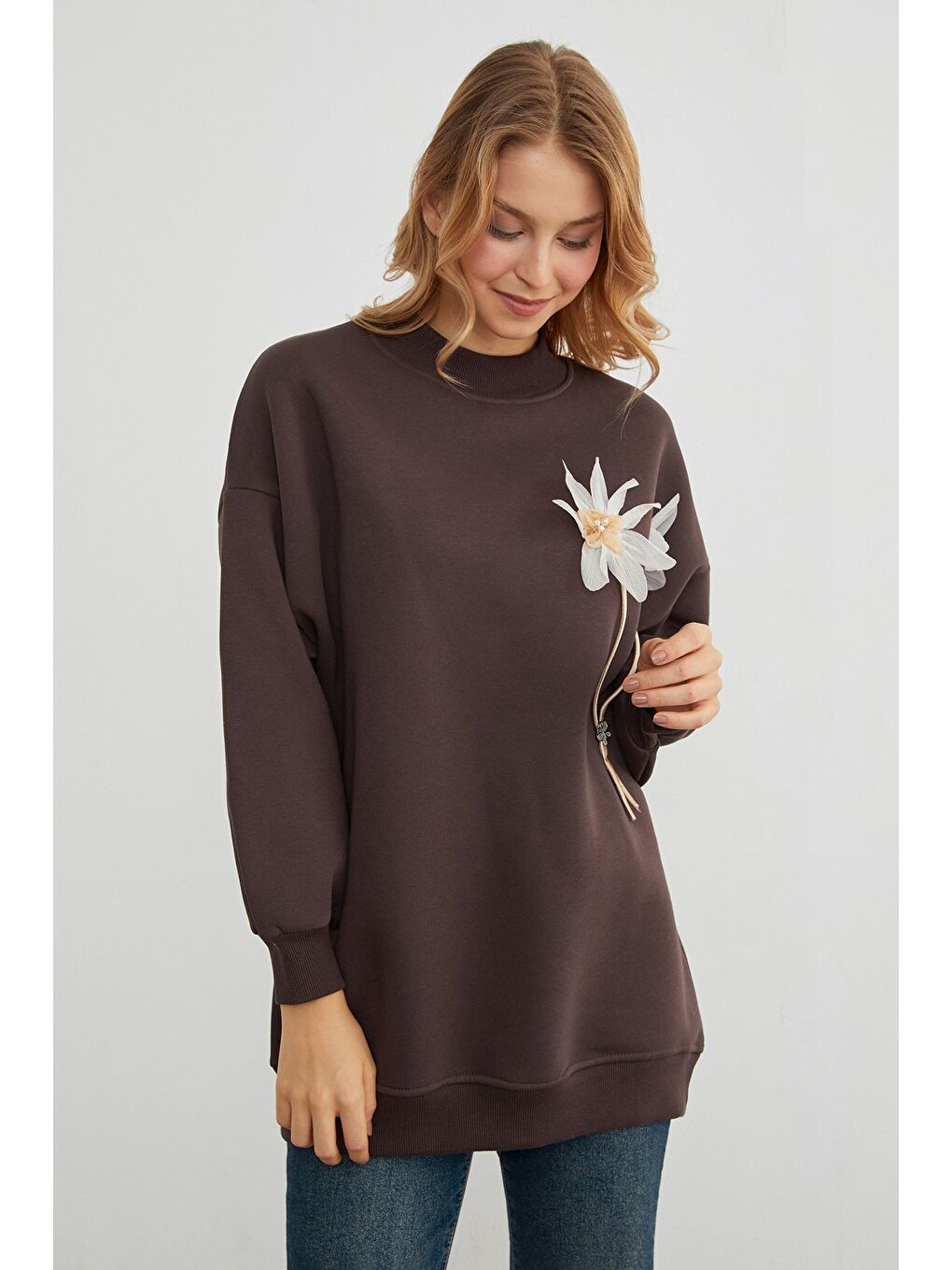 Kahverengi 3 İplik Çiçek Aksesuarlı Oversize Tunik-1