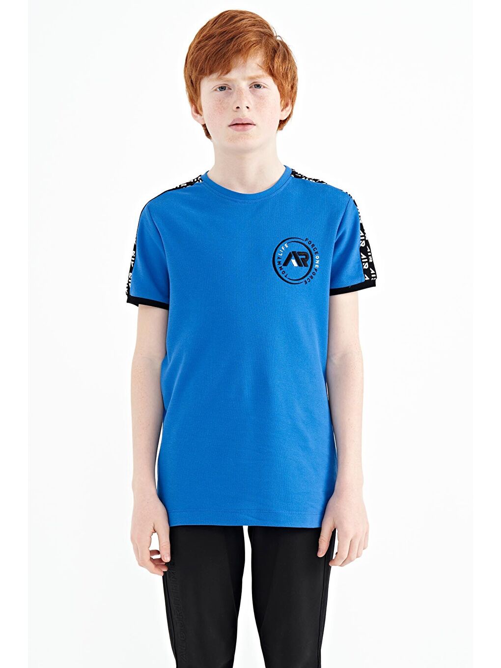 Mavi Saks Omuz Baskı Detaylı Standart Kalıp O Yaka Erkek Çocuk Tişört - 11121