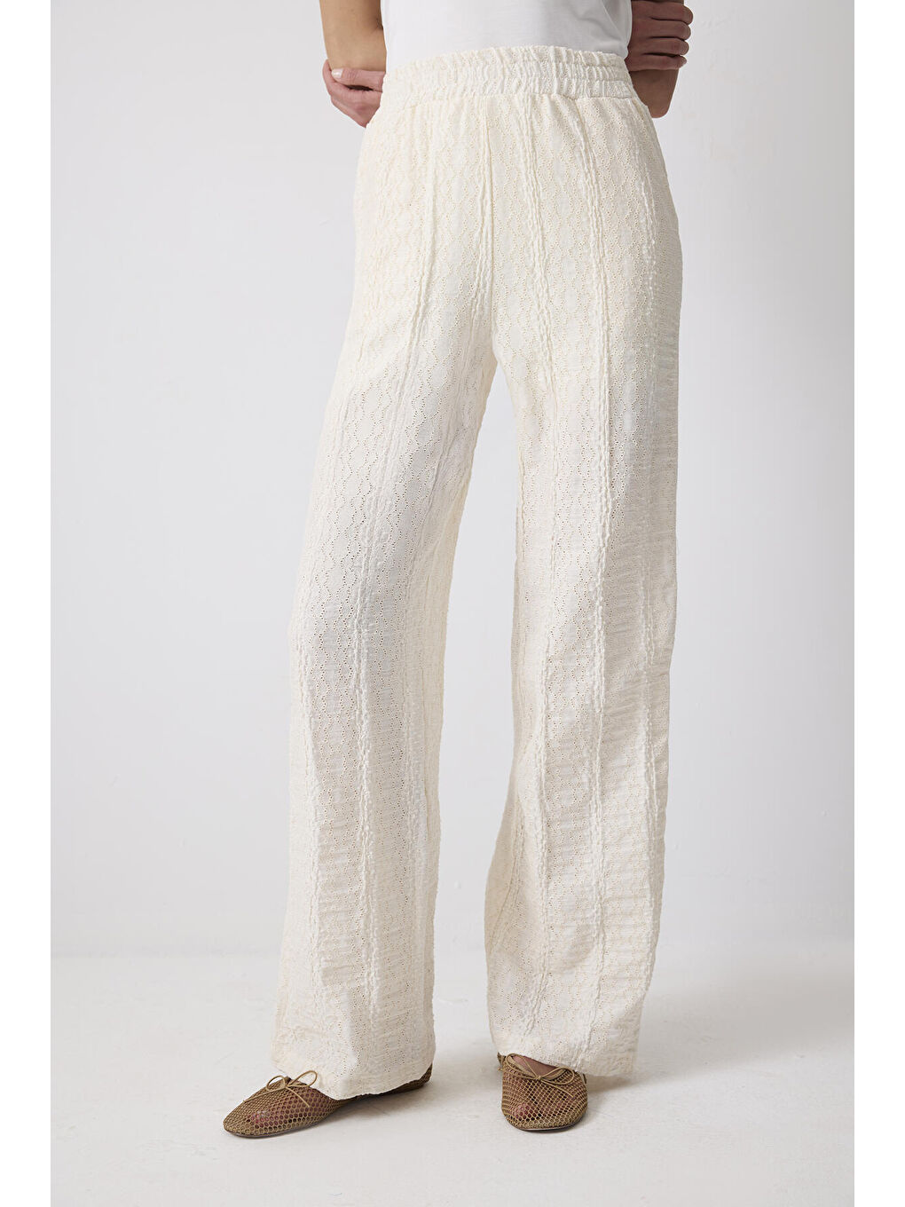 Beyaz Beli Lastikli Fisto Pantolon