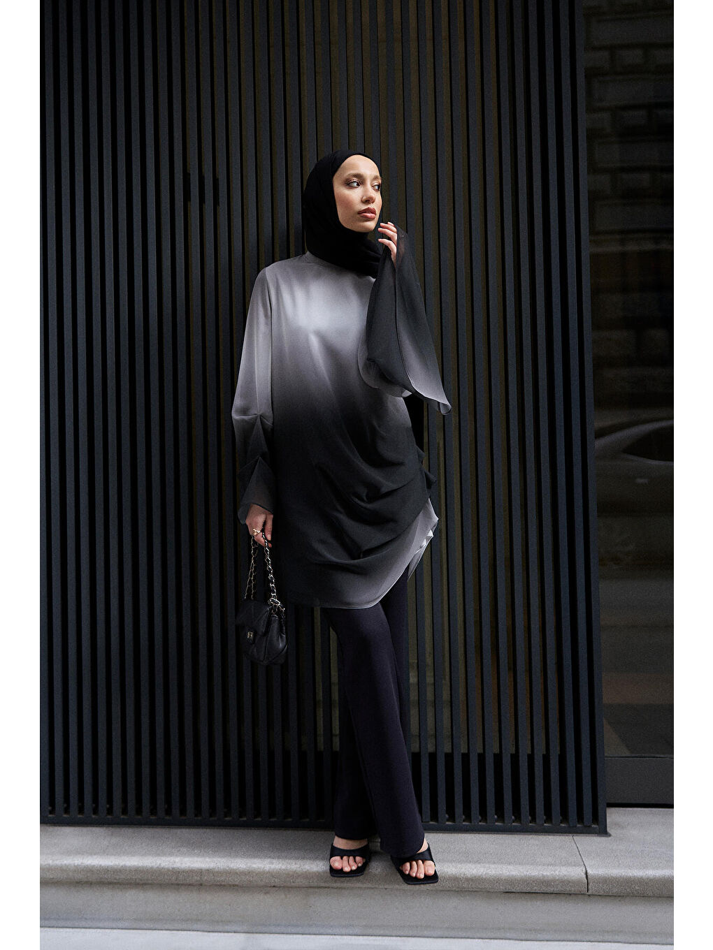 Siyah Kol Ve Etek Ucu Detaylı Şifon Tunik