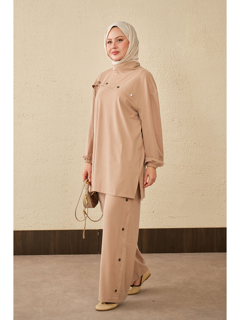 Bej Kadın Önü Yan Çıtçıt Detay Dik Yaka Takım Vizon