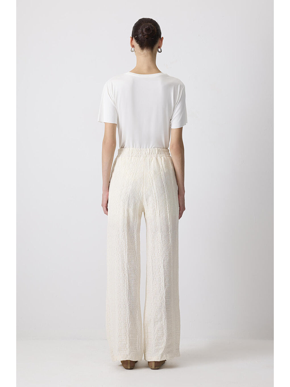 Beyaz Beli Lastikli Fisto Pantolon-3