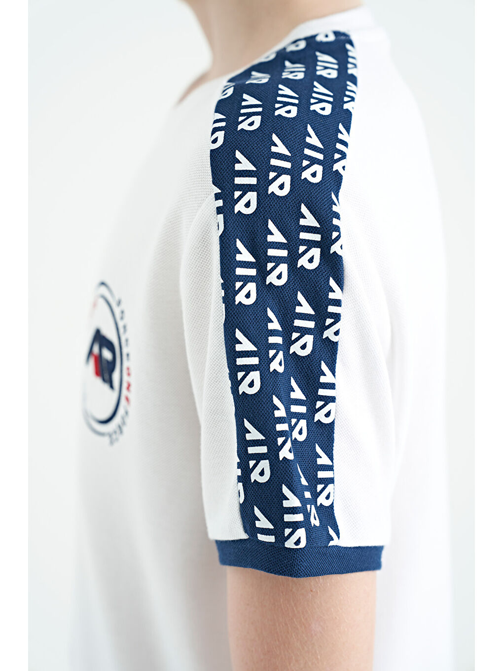 Beyaz Omuz Baskı Detaylı Standart Kalıp O Yaka Erkek Çocuk Tişört - 11121-3