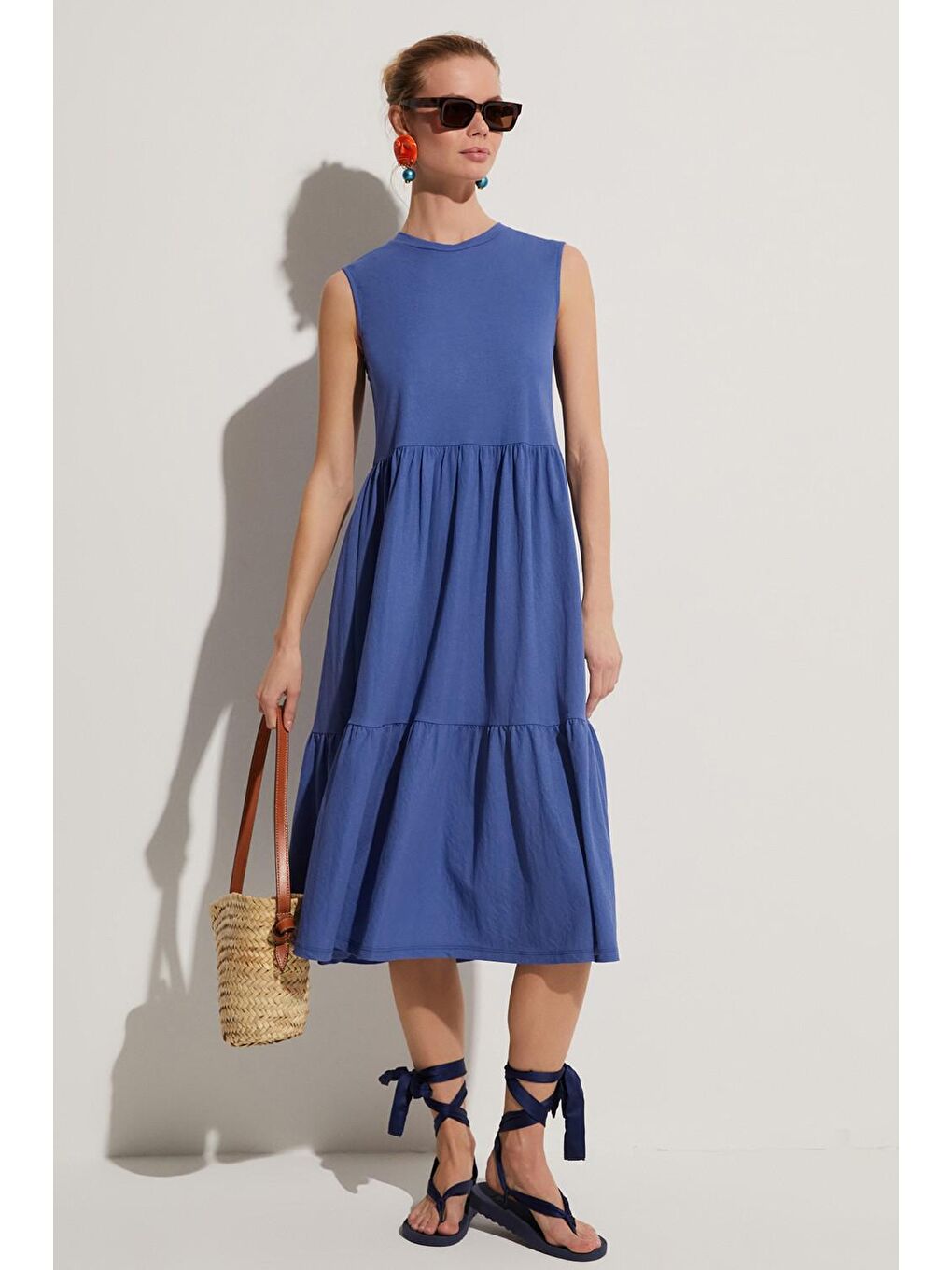 Mavi Kolsuz Volanlı Rahat Kesim Midi Elbise