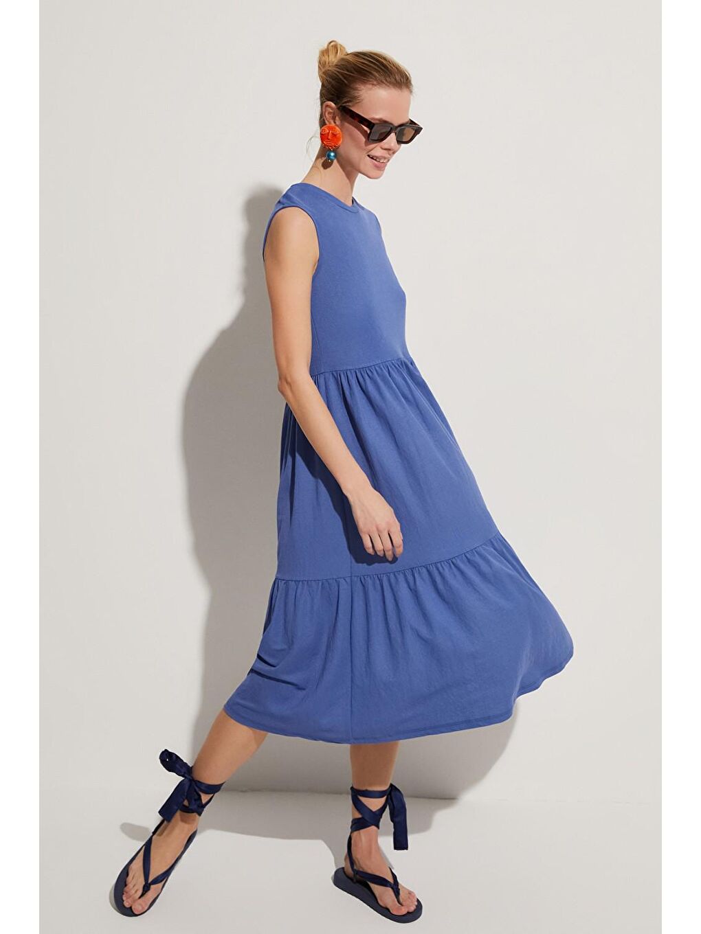 Mavi Kolsuz Volanlı Rahat Kesim Midi Elbise-1