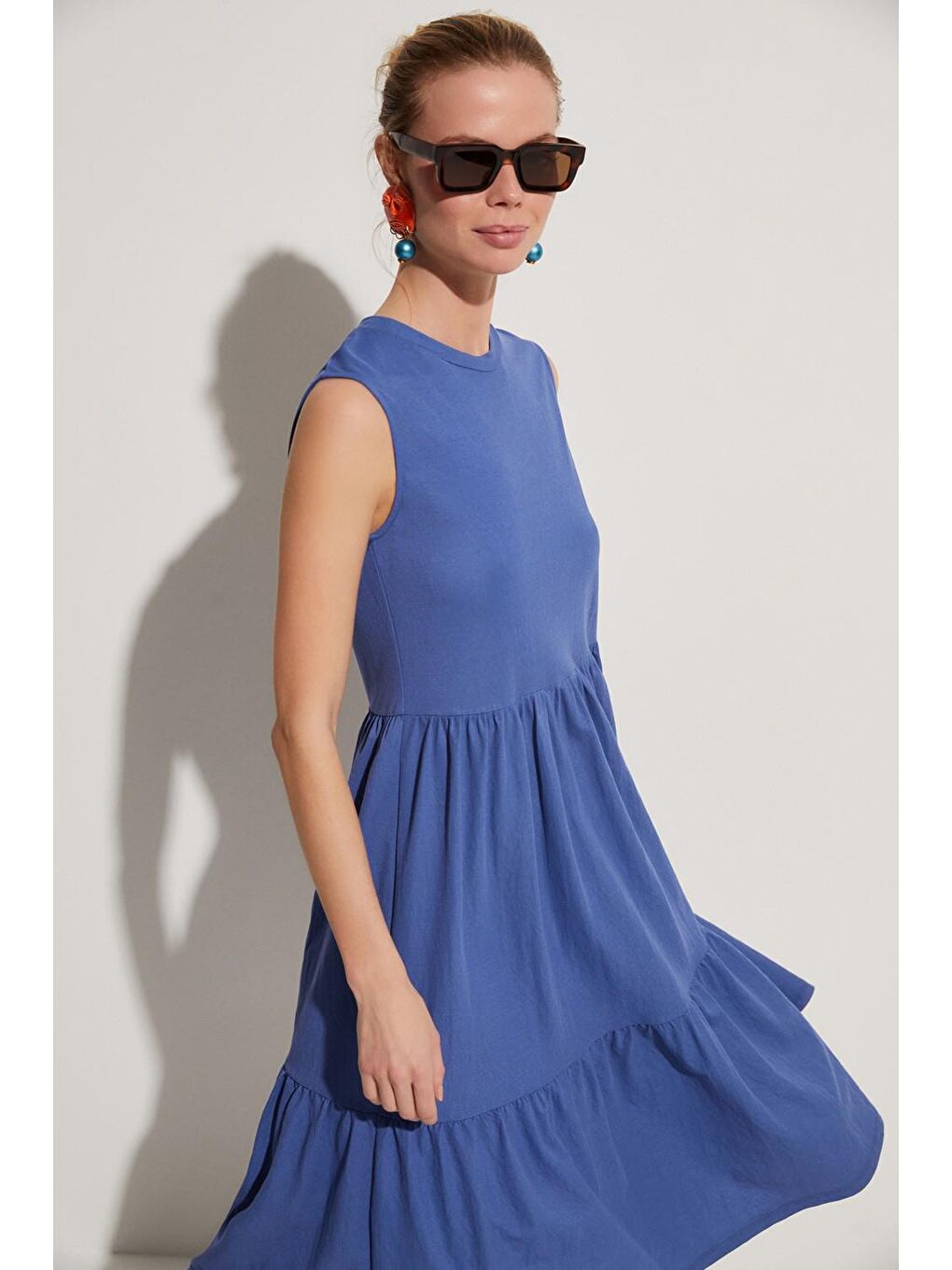 Mavi Kolsuz Volanlı Rahat Kesim Midi Elbise-2
