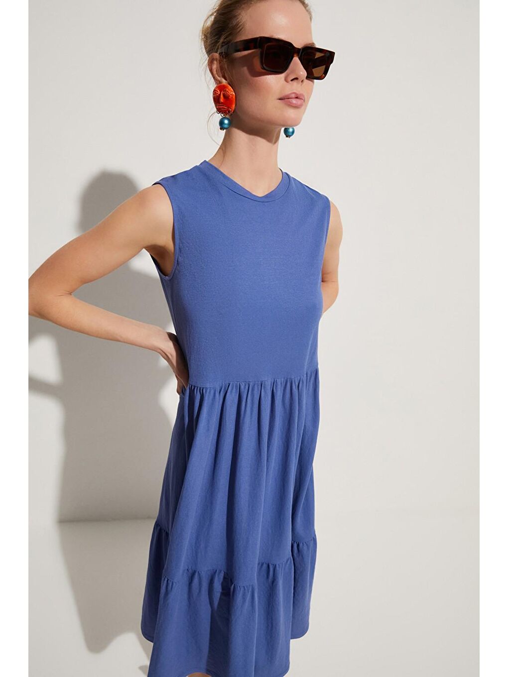 Mavi Kolsuz Volanlı Rahat Kesim Midi Elbise-3