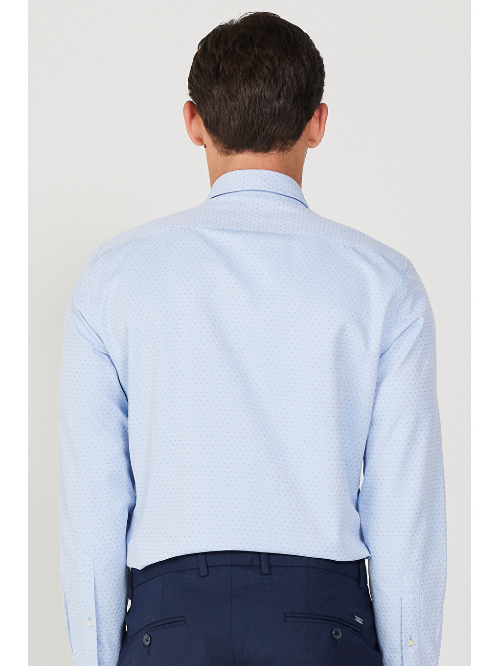 Erkek Açık Mavi Slim Fit Dar Kesim Düğmeli Yaka Armürlü Gömlek-1