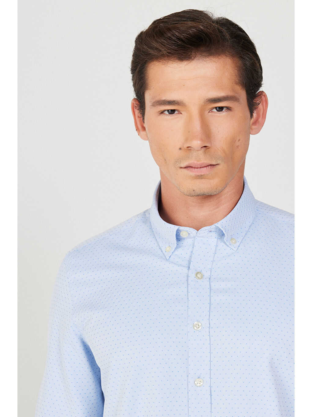 Erkek Açık Mavi Slim Fit Dar Kesim Düğmeli Yaka Armürlü Gömlek-2