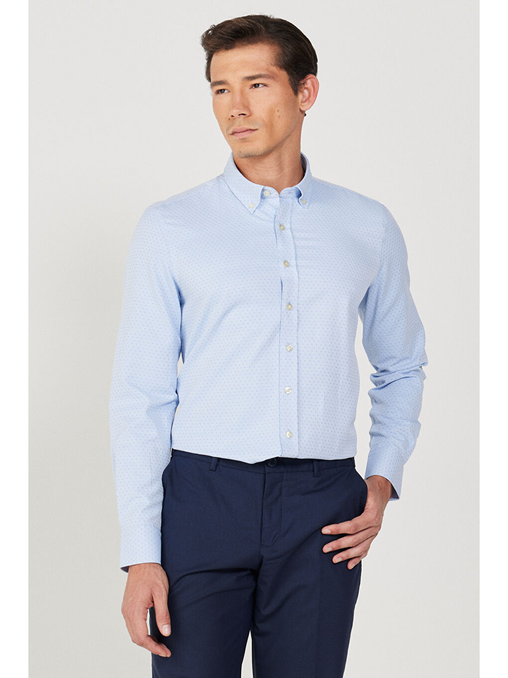 Erkek Açık Mavi Slim Fit Dar Kesim Düğmeli Yaka Armürlü Gömlek-5