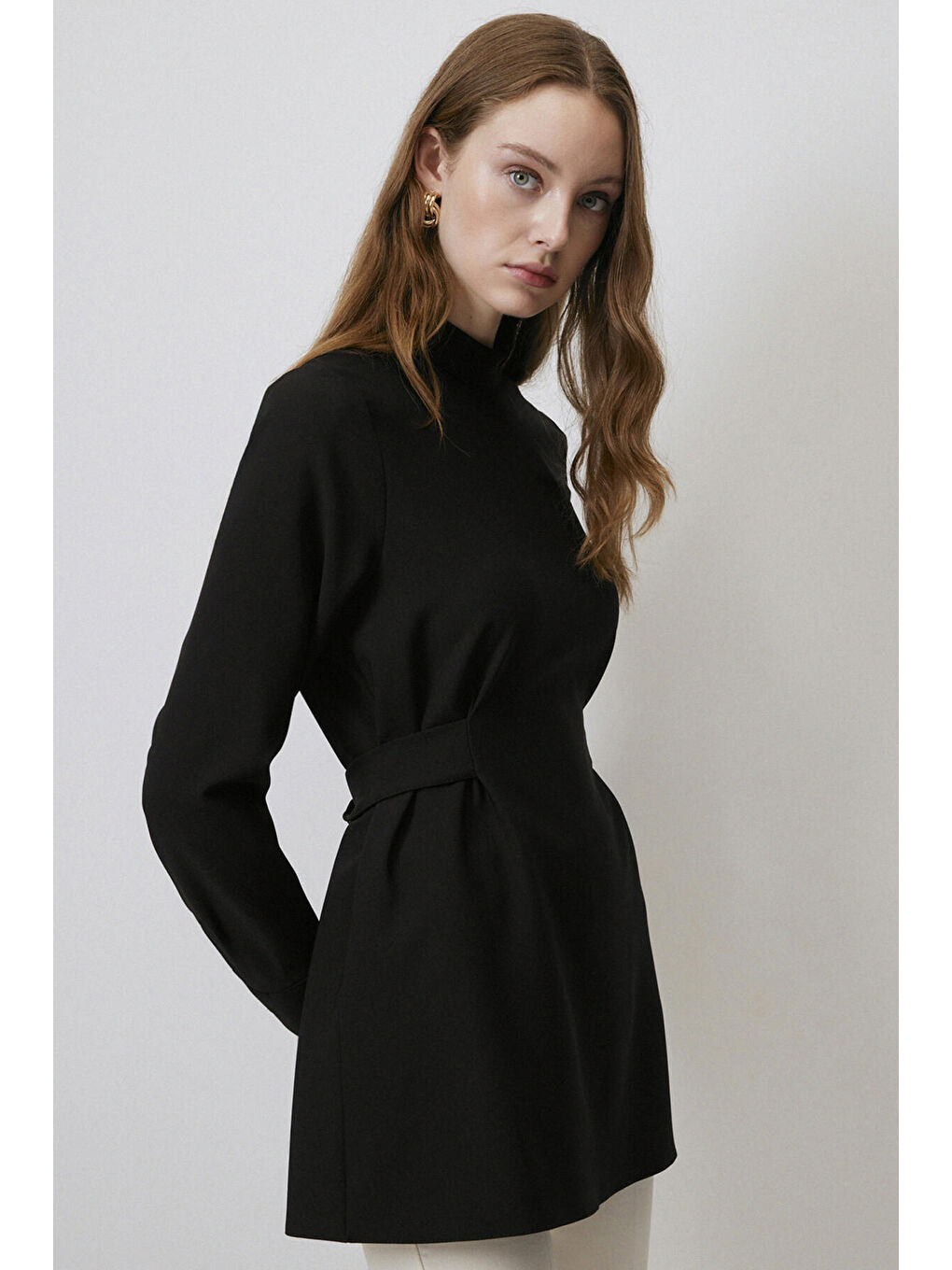 Siyah Bağlama Detaylı Tunik