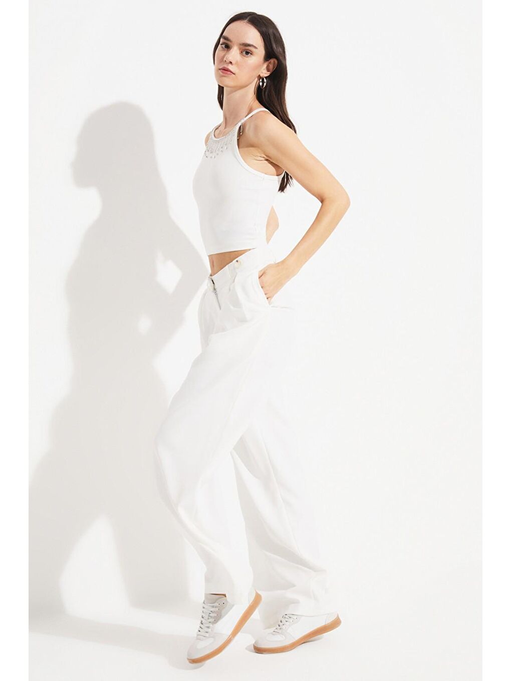 Beyaz Kadın Vücuda Oturan Halter Yaka Taş Detaylı Örme Bluz-1