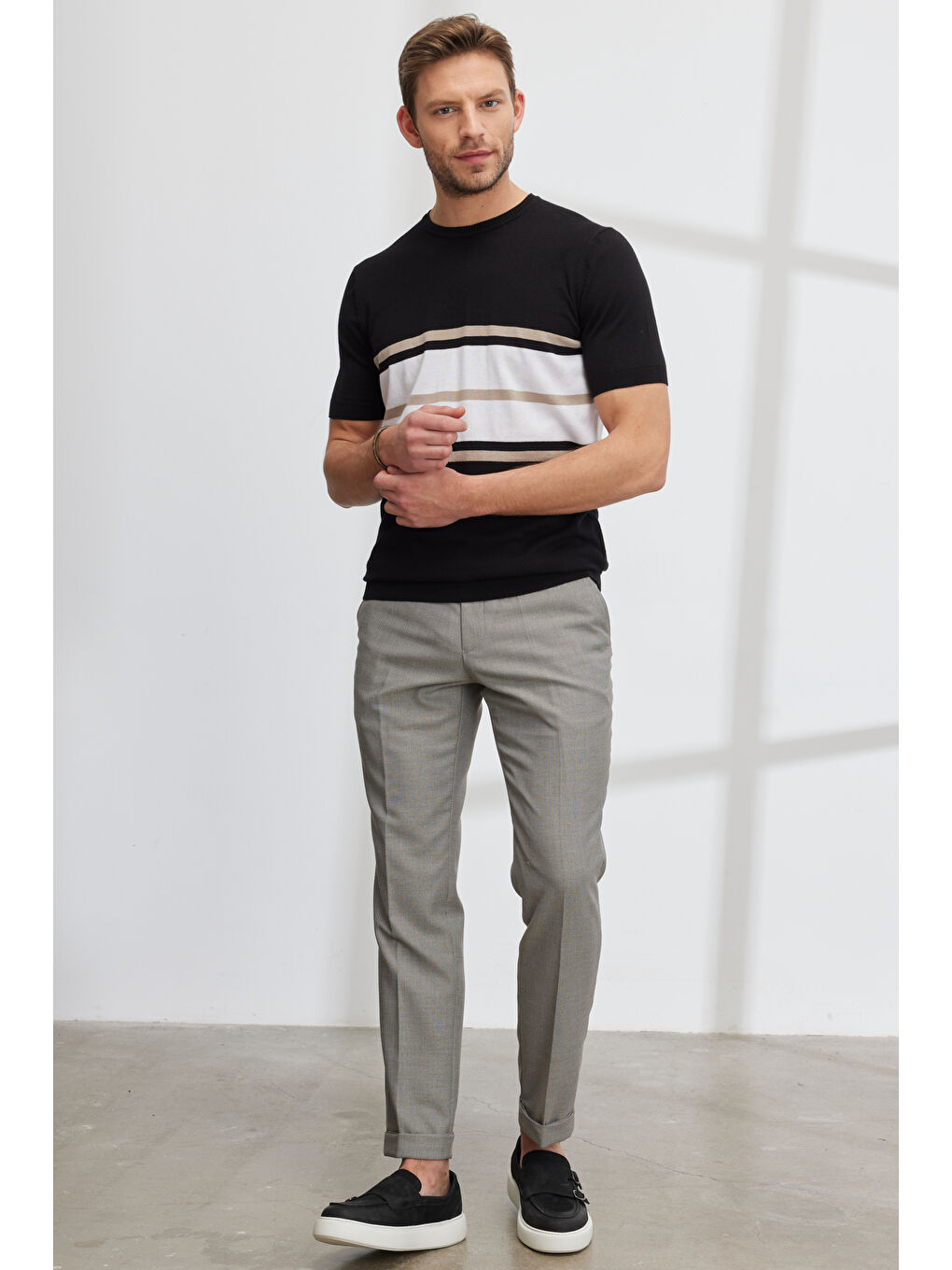 Erkek Siyah-Ekru Standart Fit Normal Kesim Bisiklet Yaka %100 Pamuk Kısa Kollu Çizgili Triko Tişört-2