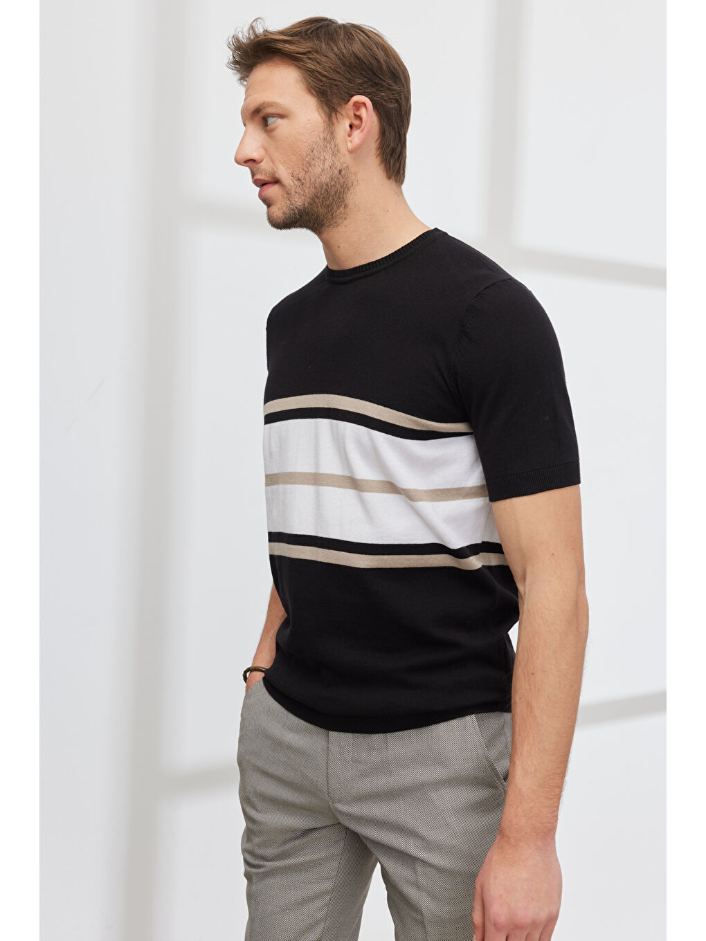 Erkek Siyah-Ekru Standart Fit Normal Kesim Bisiklet Yaka %100 Pamuk Kısa Kollu Çizgili Triko Tişört-3